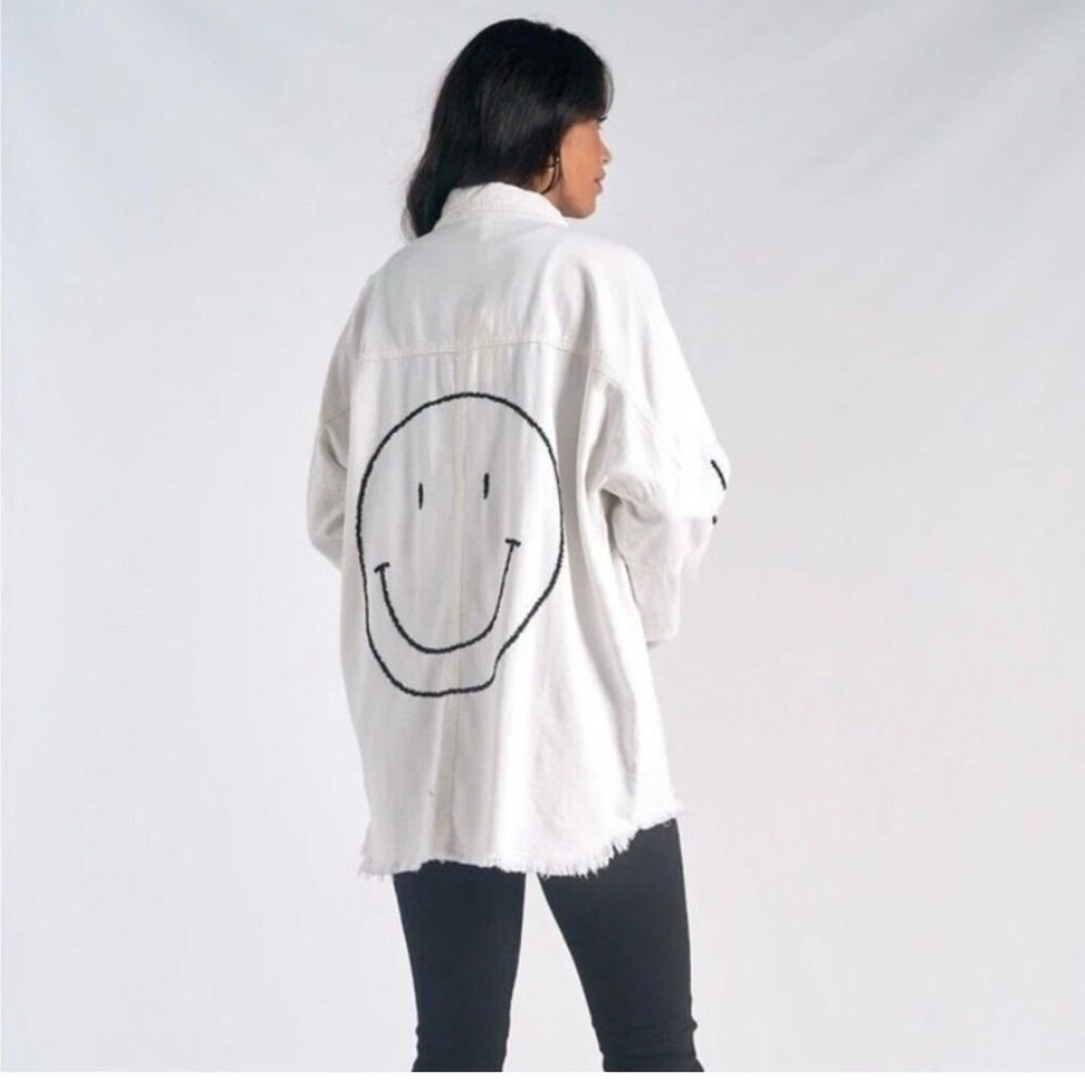 Elam Dolly Shacket Smiley Face White Medium